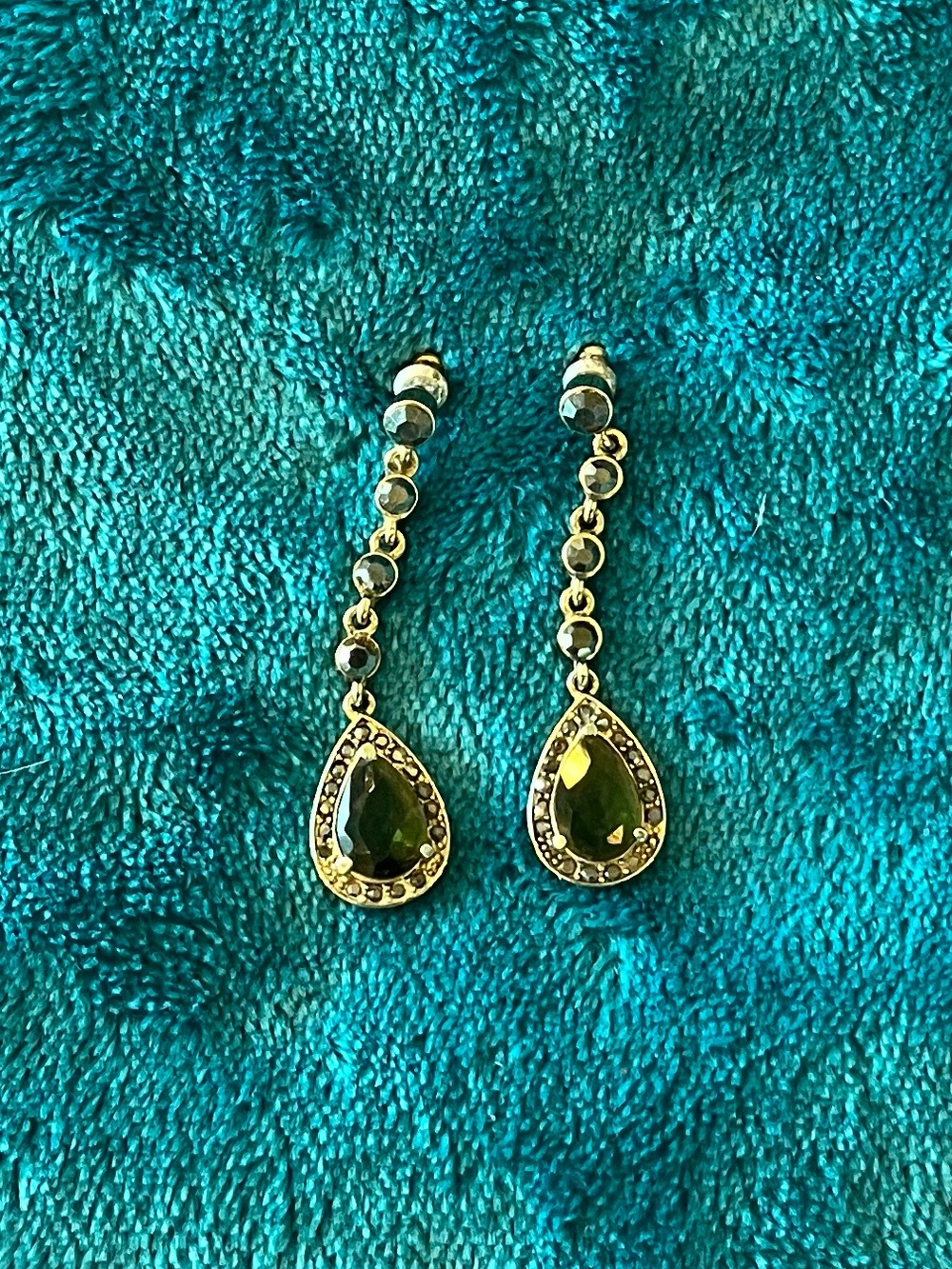 Monet Gold Teardrop Dangle Earrings w/Green Stone.